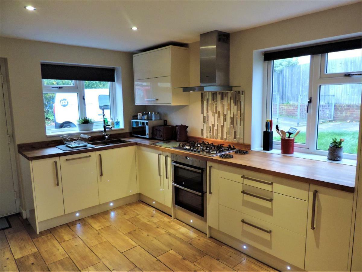 3 Bed Farnborough Air Accommodation Luaran gambar