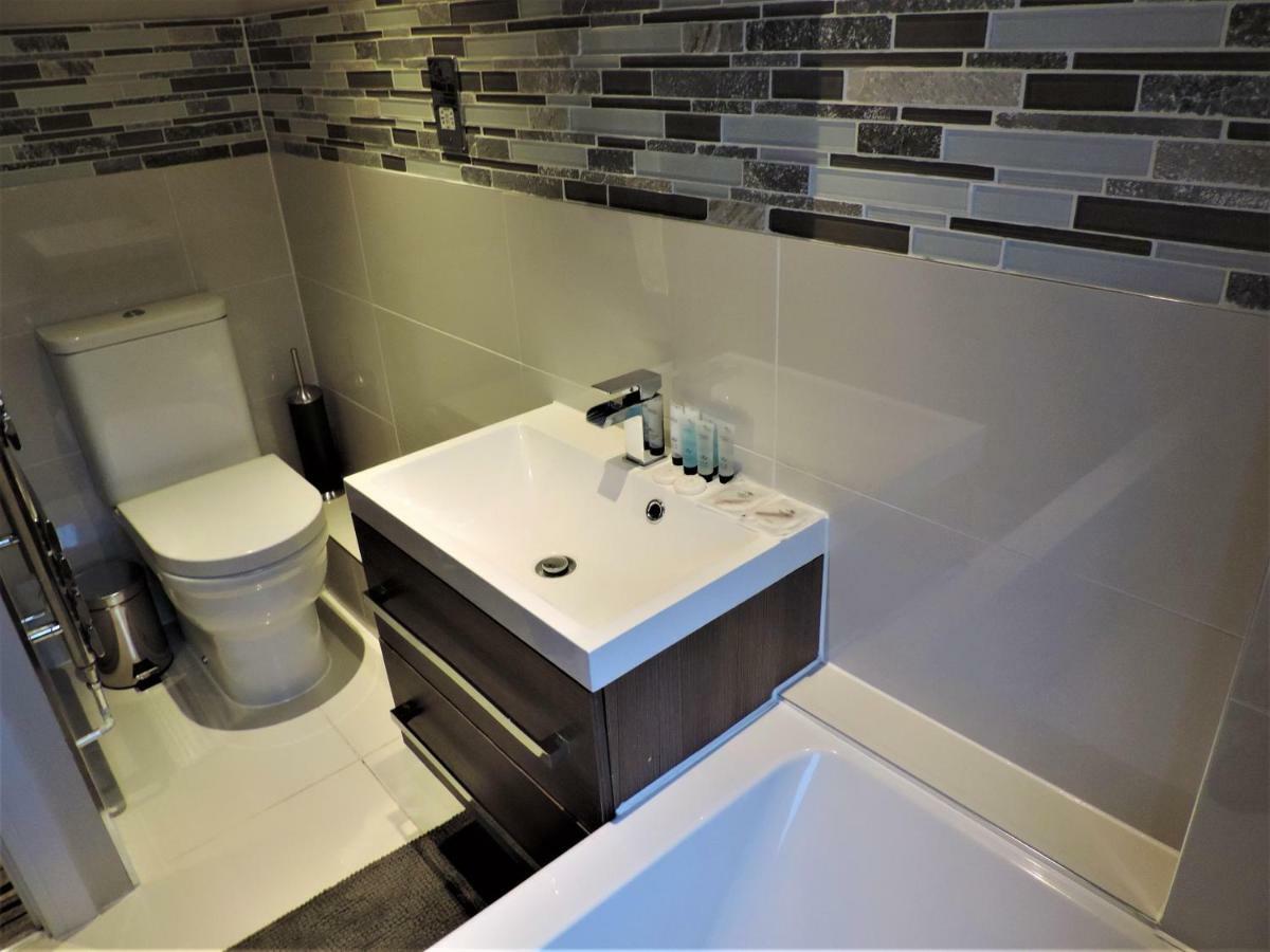 3 Bed Farnborough Air Accommodation Luaran gambar