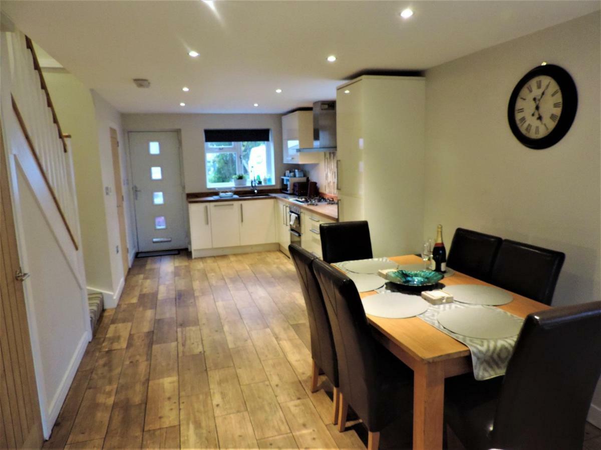3 Bed Farnborough Air Accommodation Luaran gambar